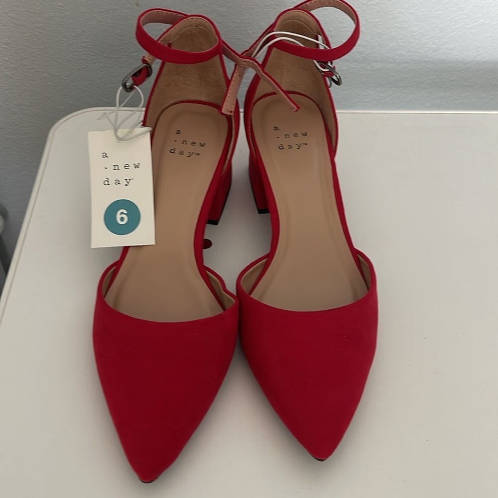 A New Day pointed low heel - NWT Red